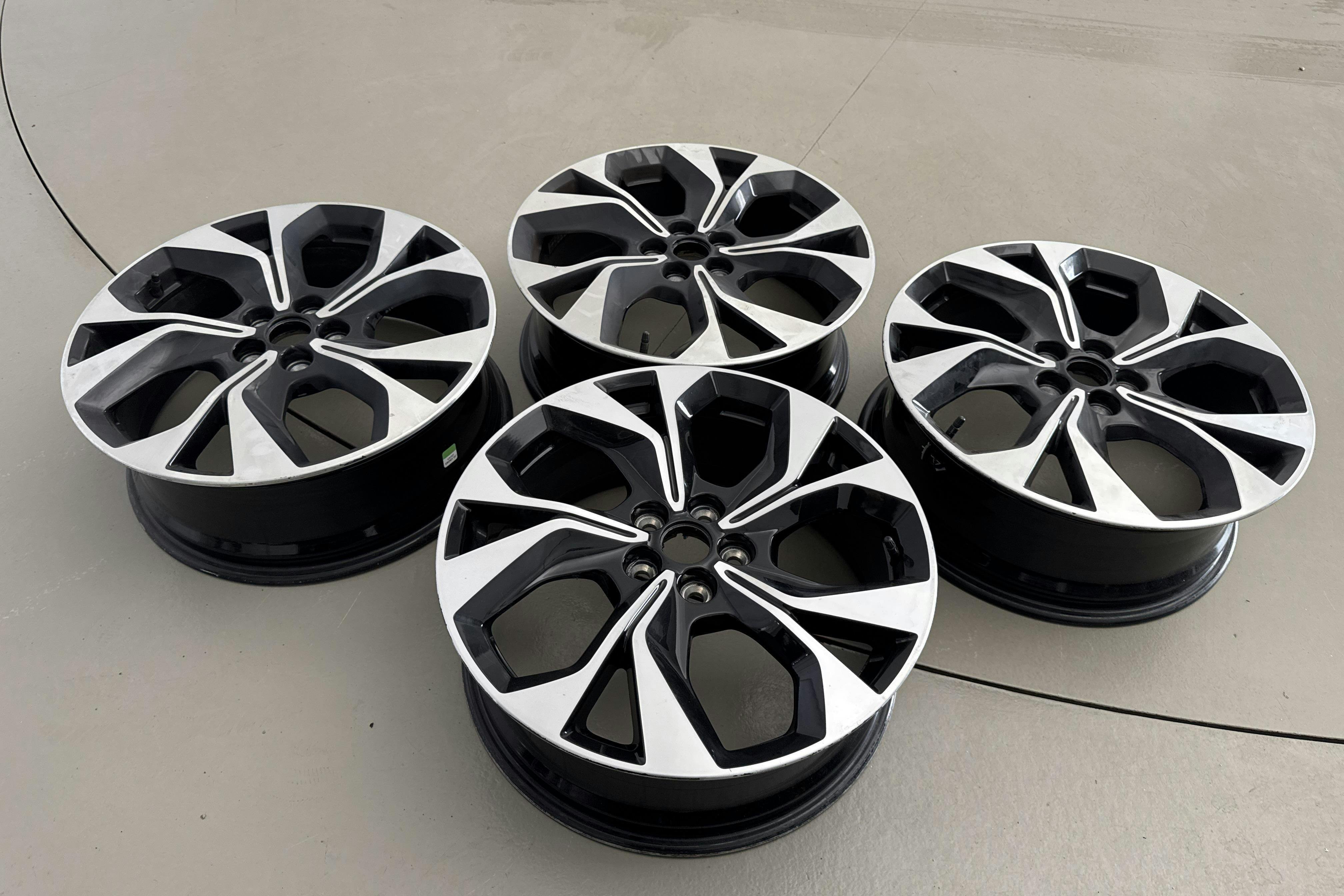 Vehicle Image 21