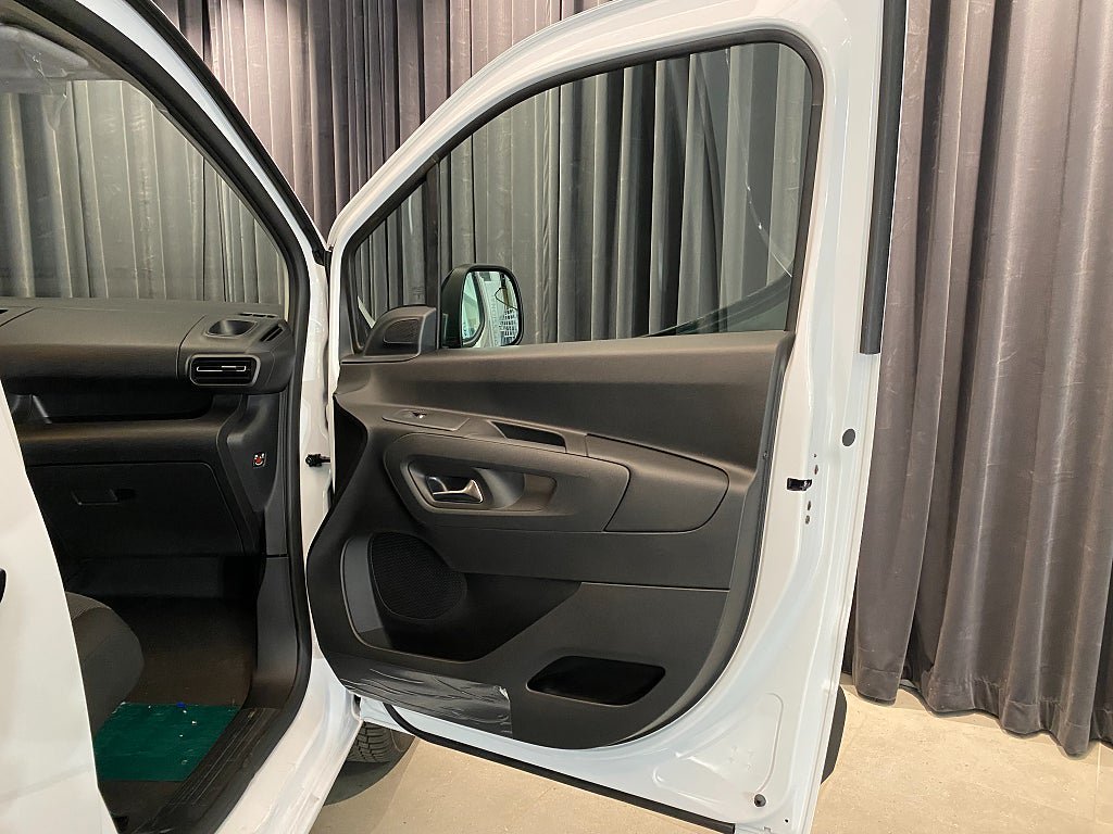 Vehicle Image 33