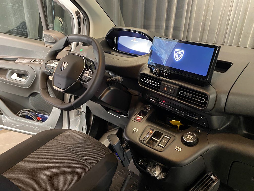Vehicle Image 35