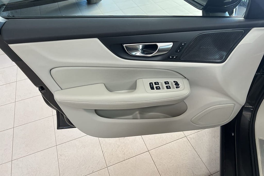 Vehicle Image 27