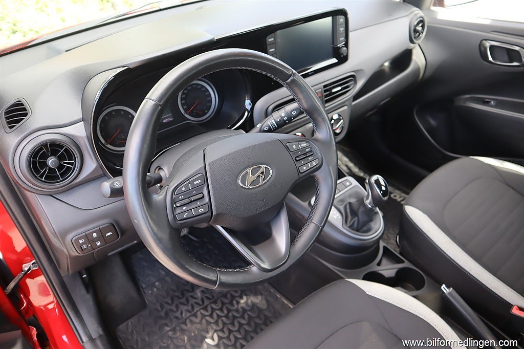 Vehicle Image 6