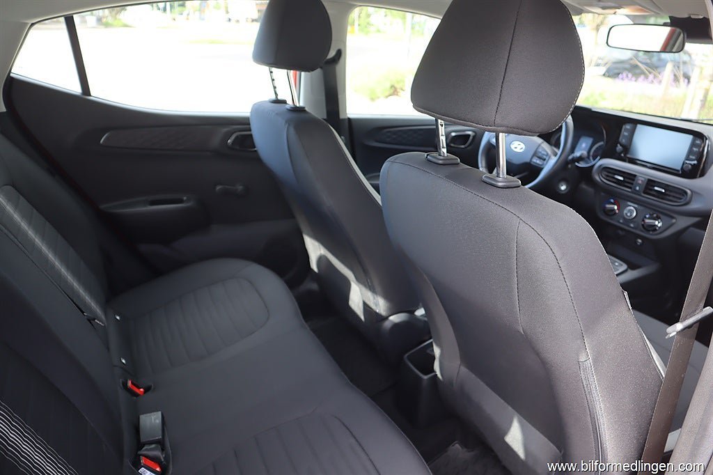 Vehicle Image 12