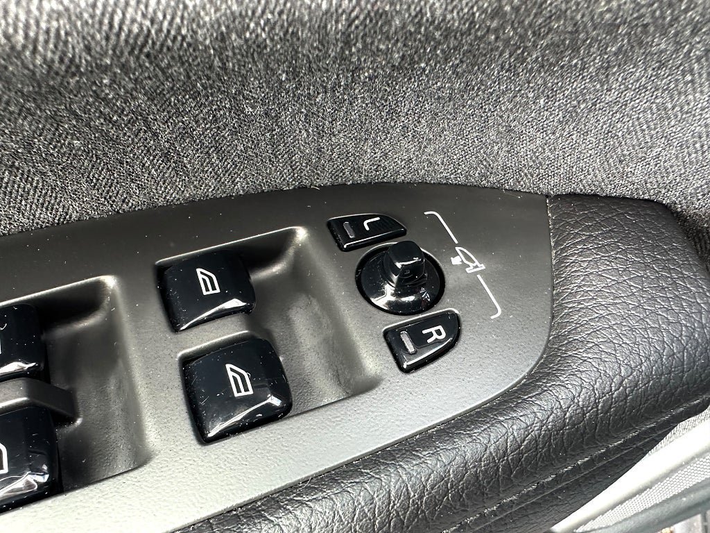 Vehicle Image 26