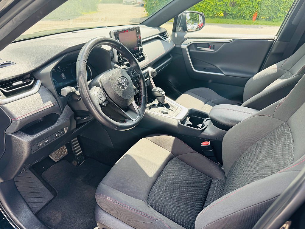 Vehicle Image 8