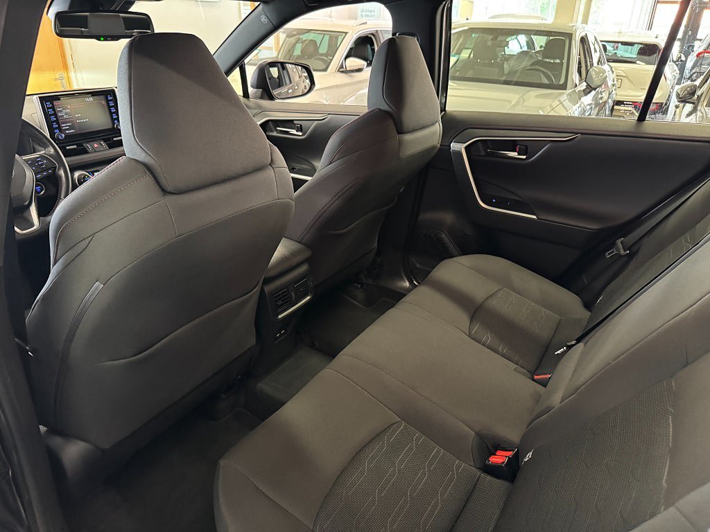 Vehicle Image 19