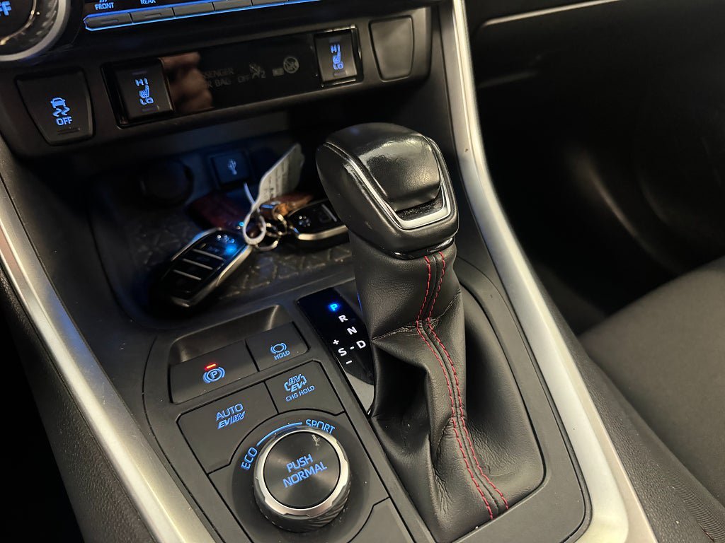 Vehicle Image 22