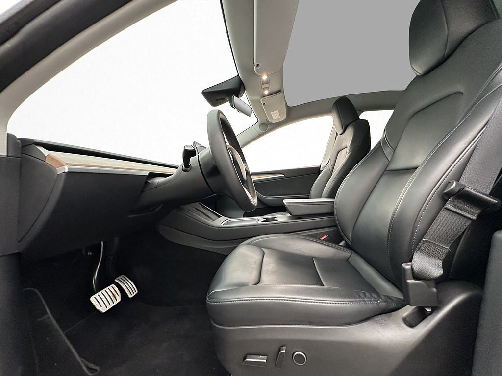 Vehicle Image 16