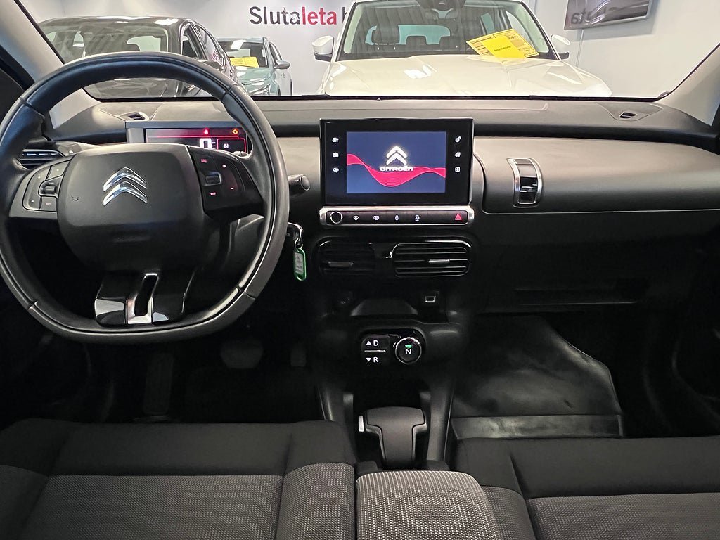 Vehicle Image 12
