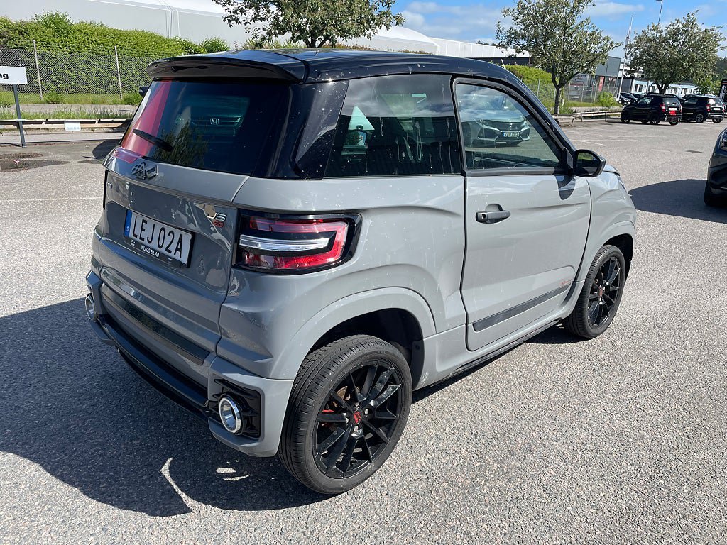 Vehicle Image 4