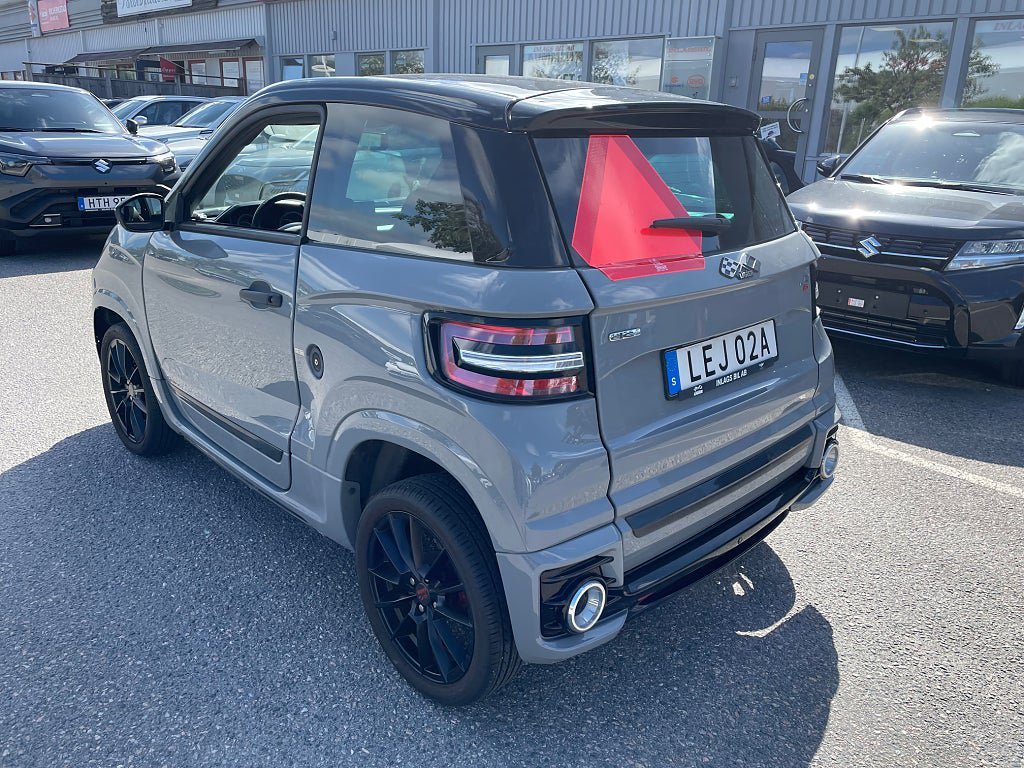 Vehicle Image 6