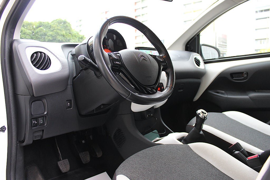 Vehicle Image 21