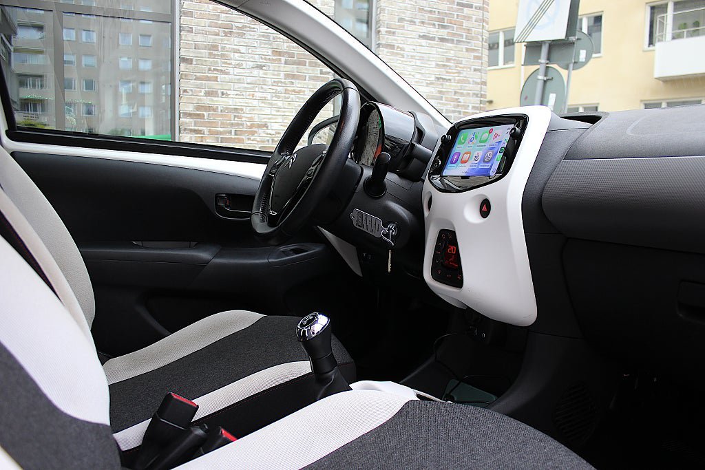 Vehicle Image 25