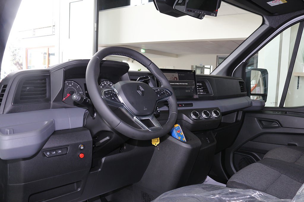 Vehicle Image 12