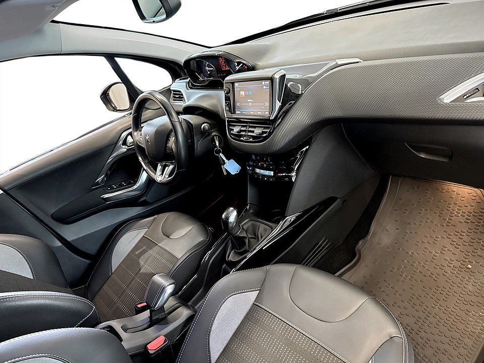 Vehicle Image 13