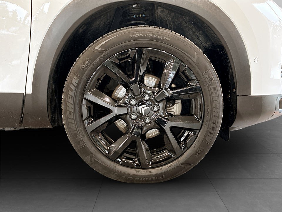 Vehicle Image 16