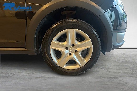 Vehicle Image 16