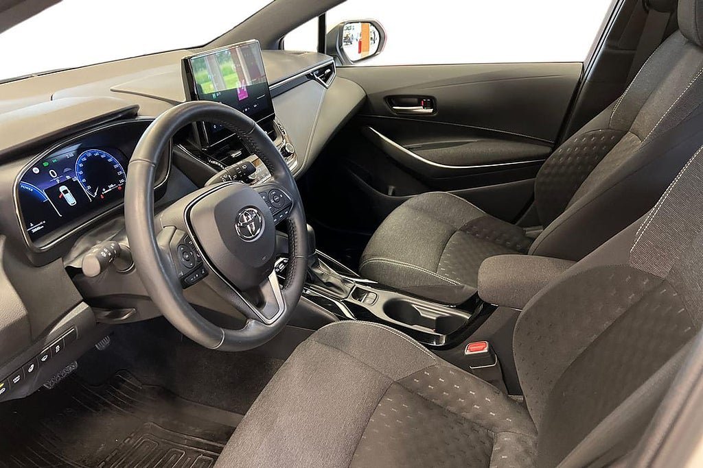 Vehicle Image 12