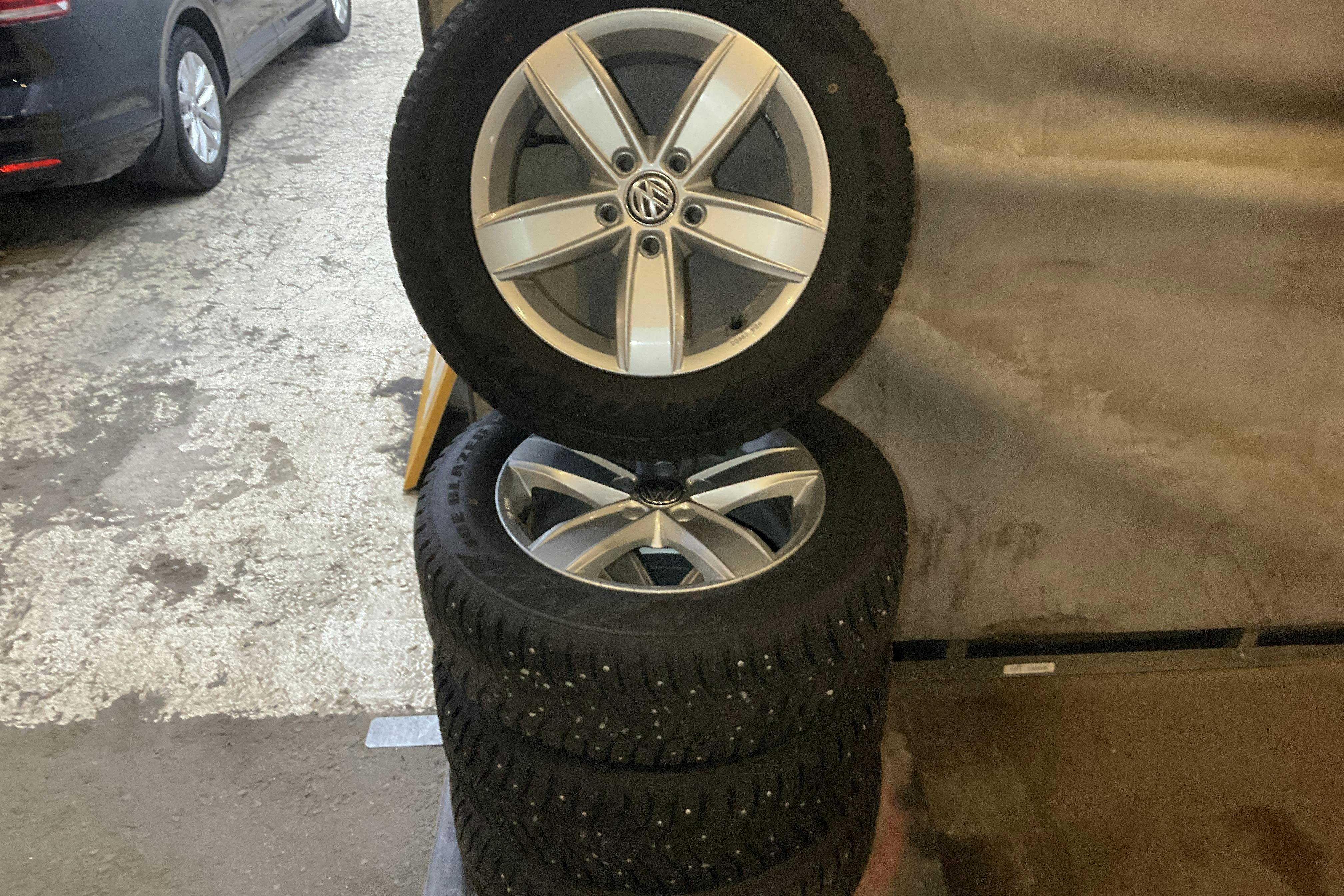 Vehicle Image 16