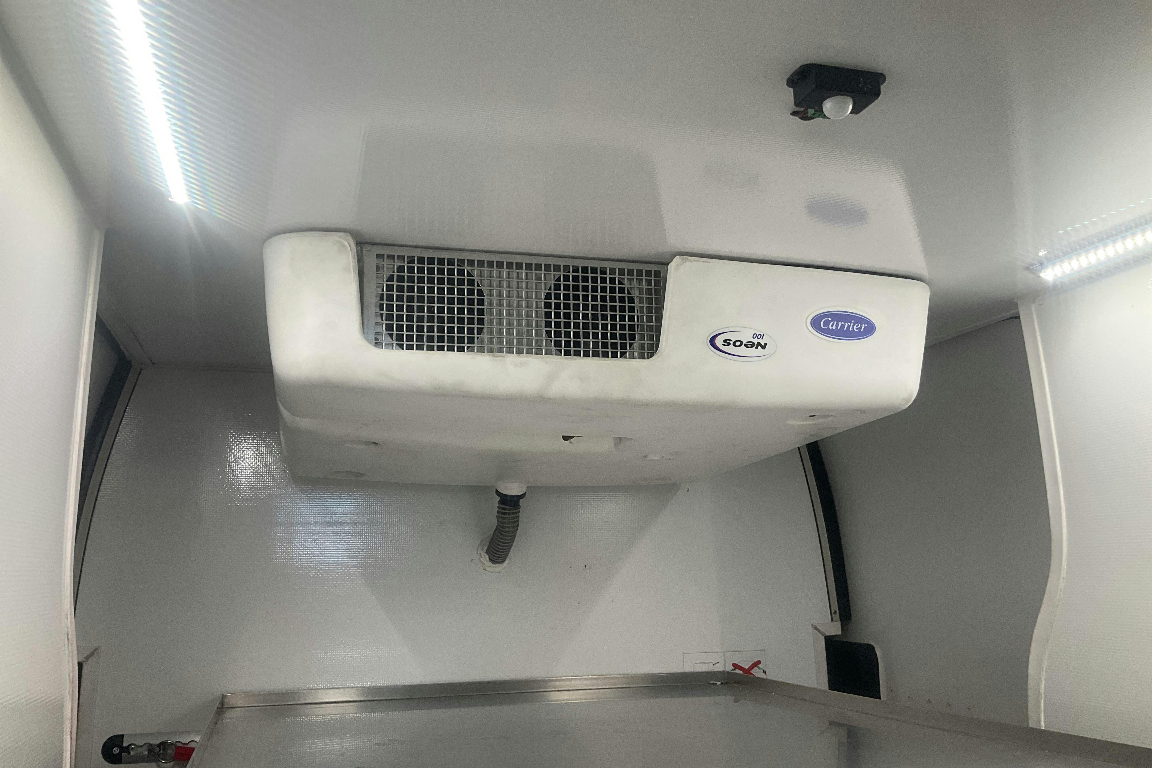 Vehicle Image 25