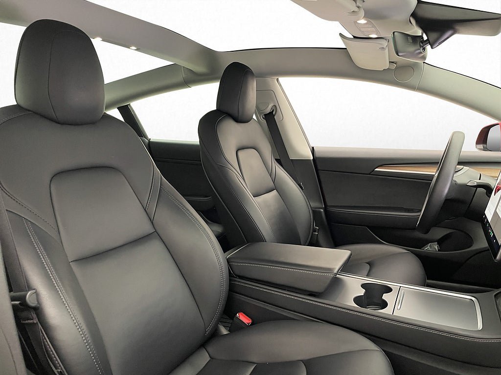Vehicle Image 21
