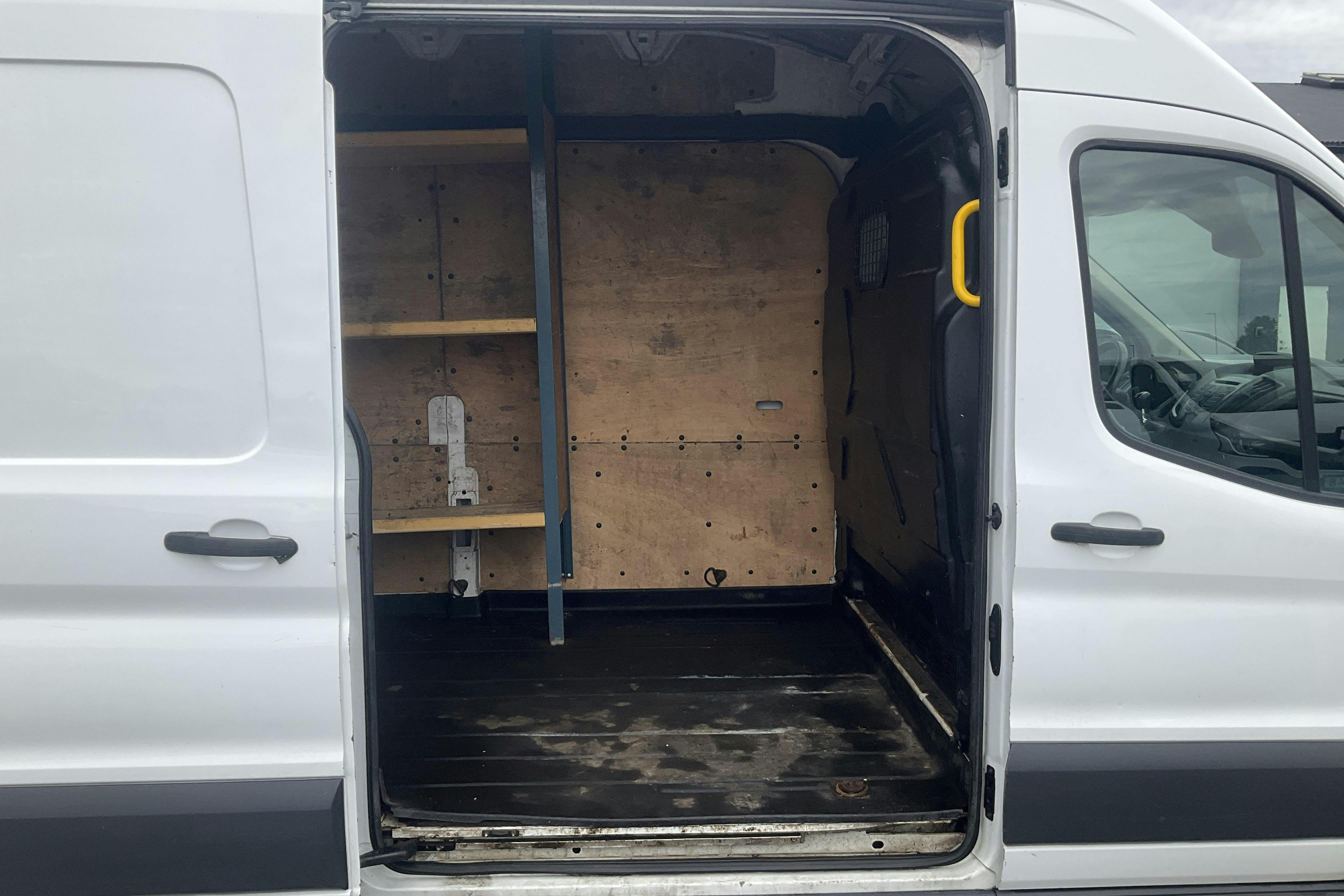 Vehicle Image 8