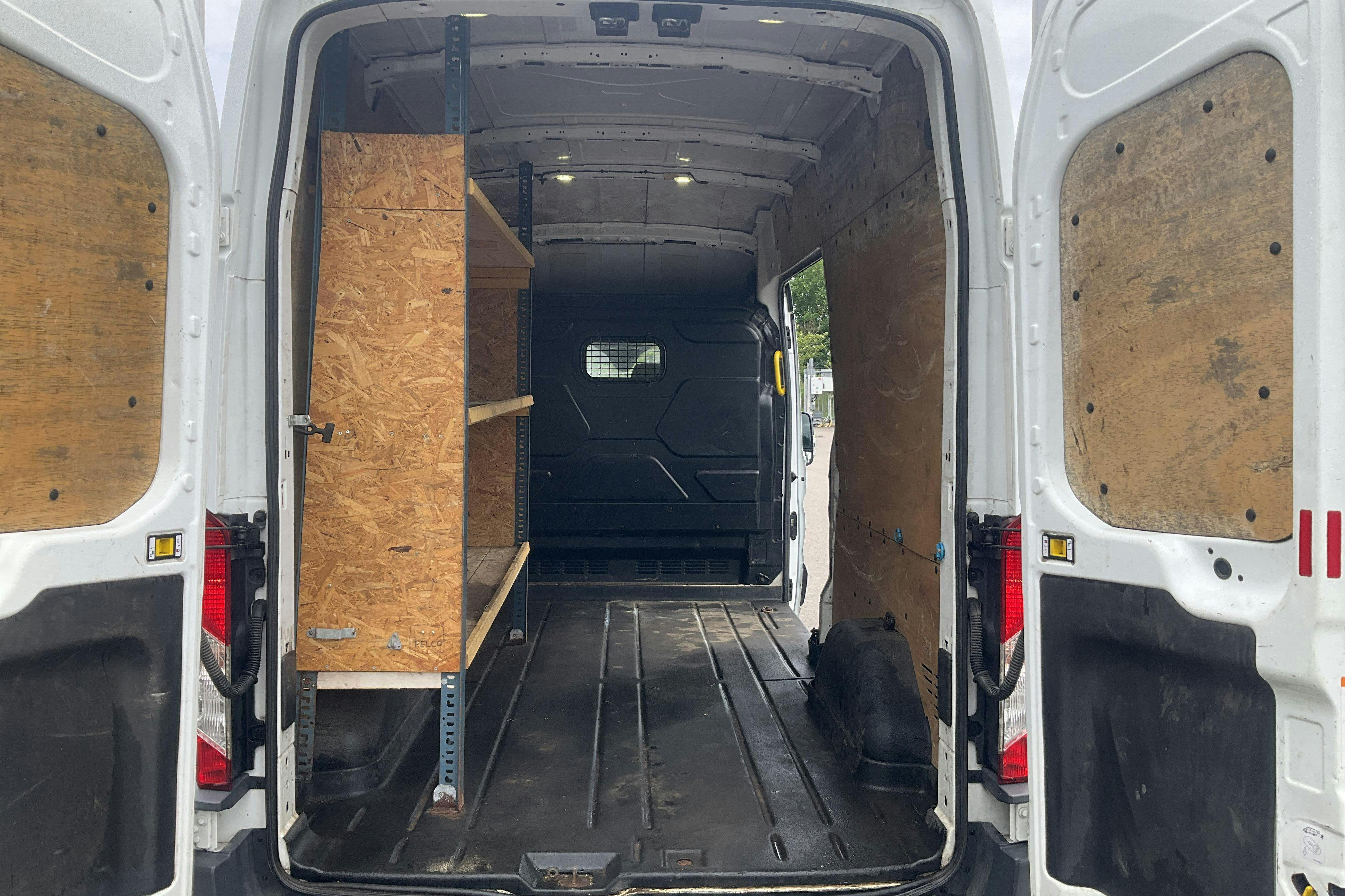 Vehicle Image 9