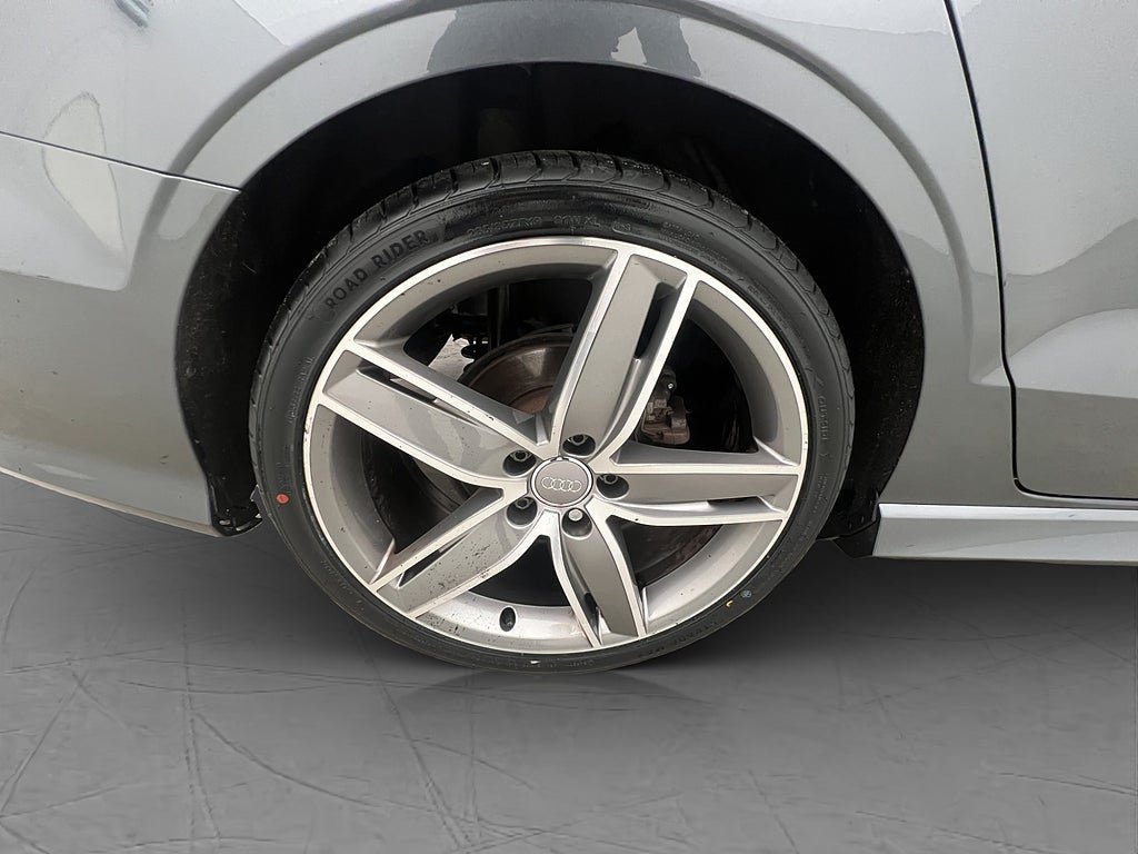 Vehicle Image 30