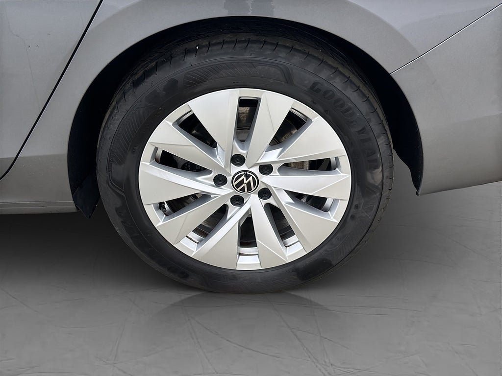 Vehicle Image 35