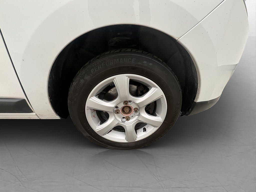 Vehicle Image 25