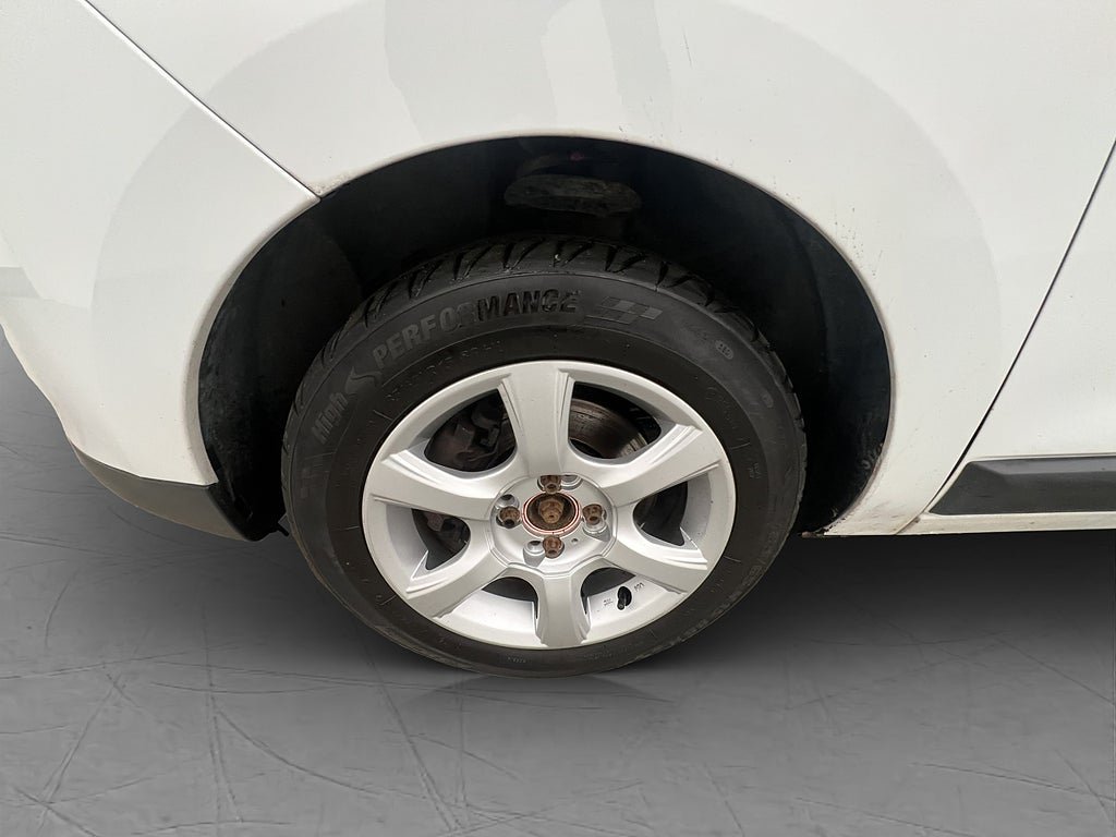 Vehicle Image 26