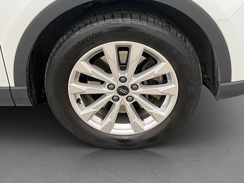 Vehicle Image 32
