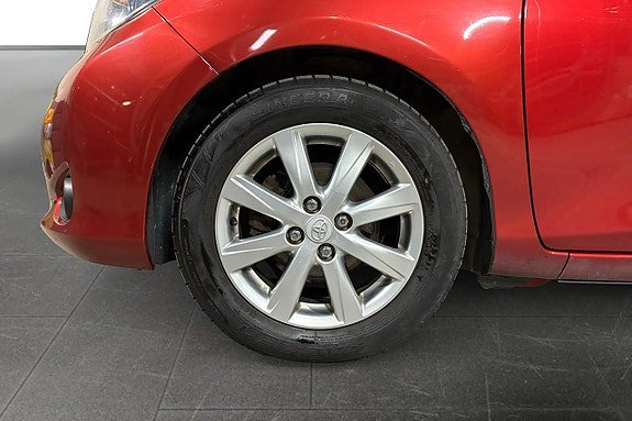 Vehicle Image 16