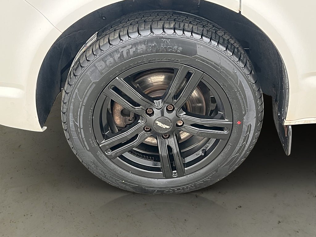 Vehicle Image 24
