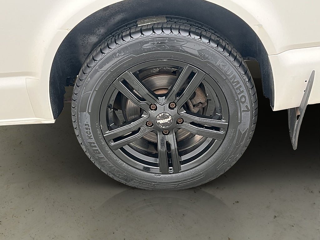 Vehicle Image 25
