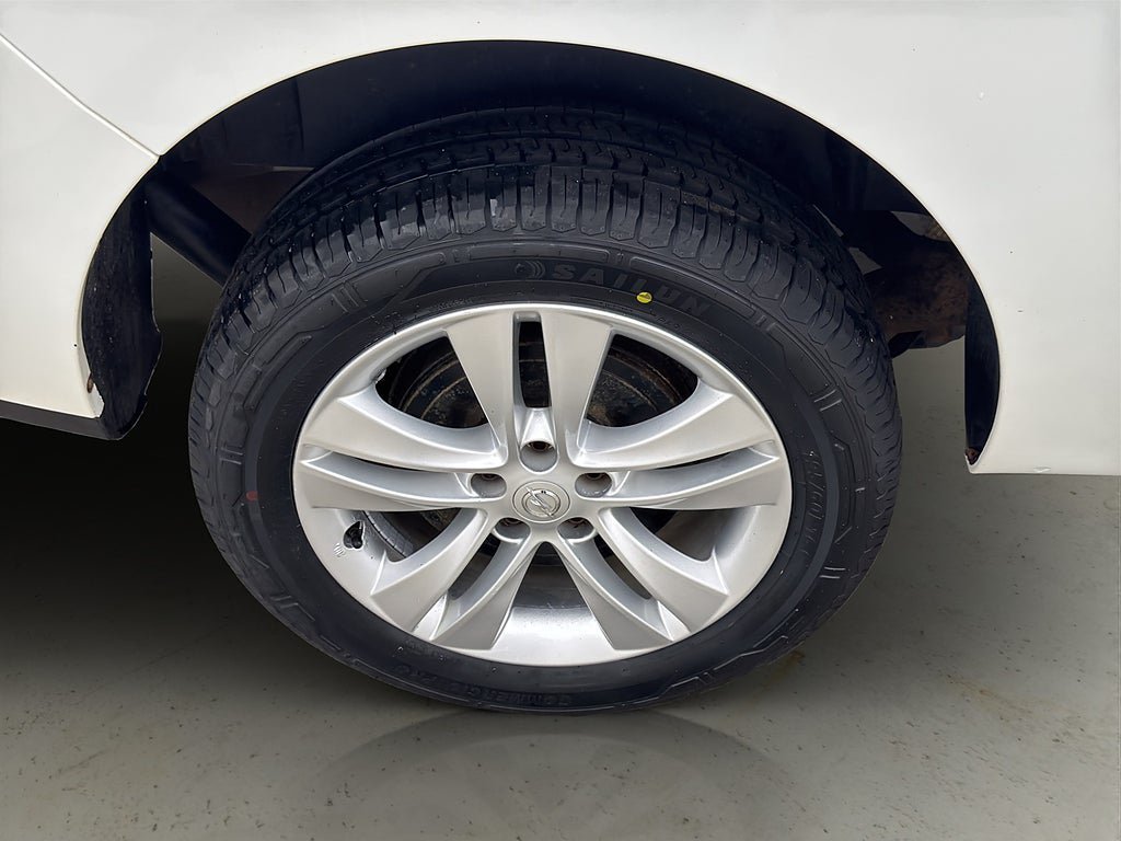 Vehicle Image 25