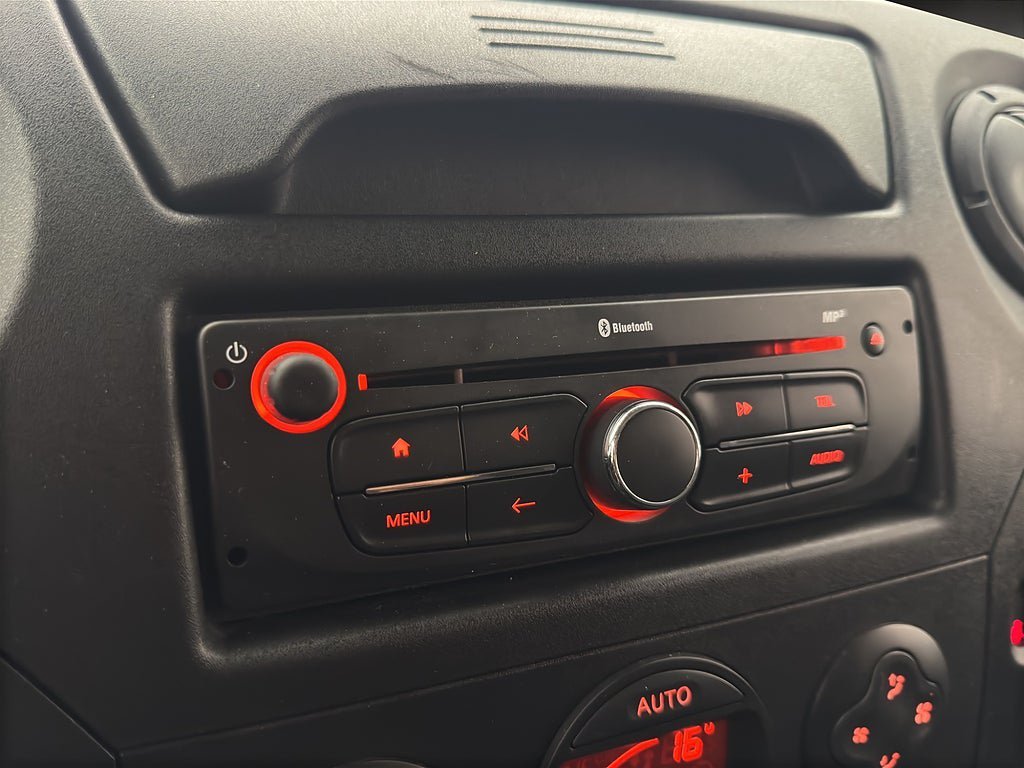 Vehicle Image 24