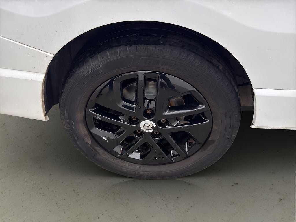 Vehicle Image 30