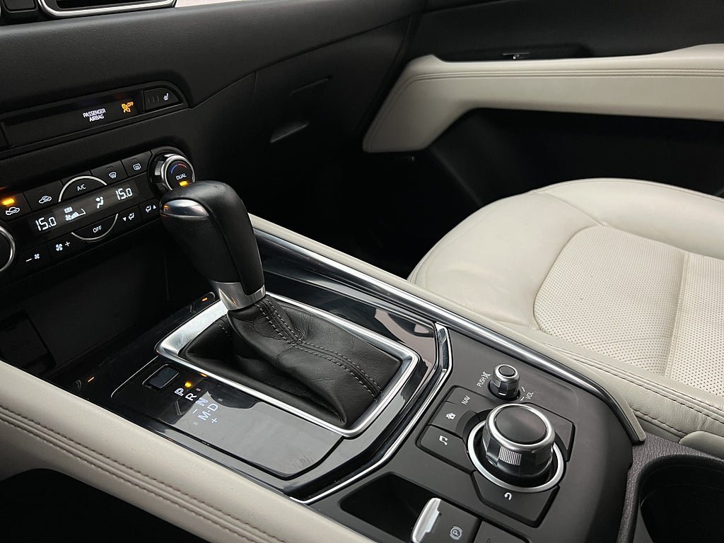 Vehicle Image 25