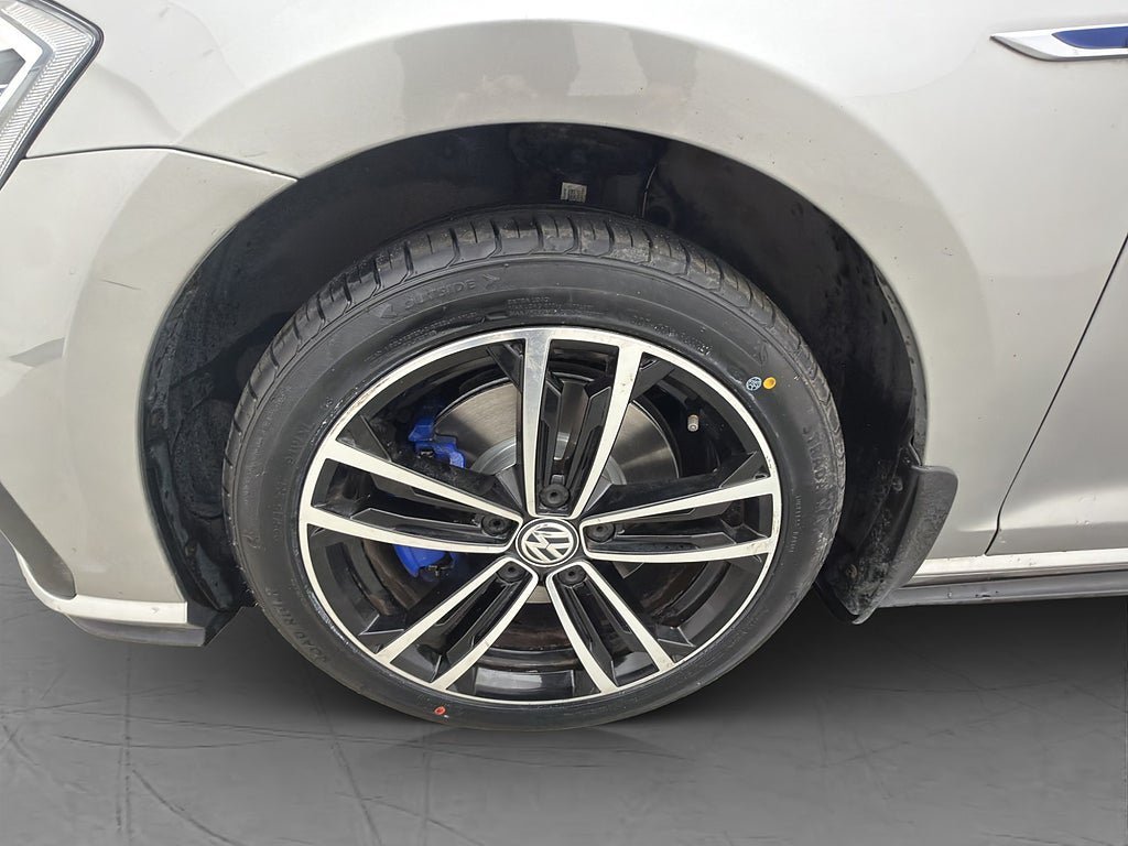 Vehicle Image 25