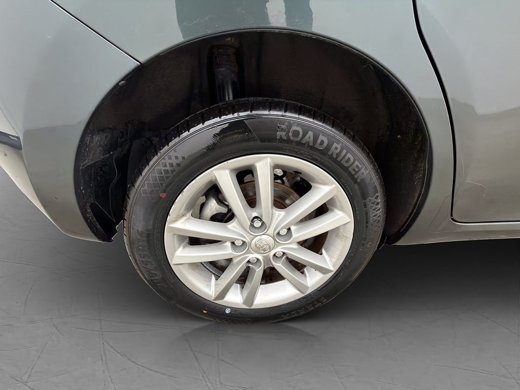 Vehicle Image 25