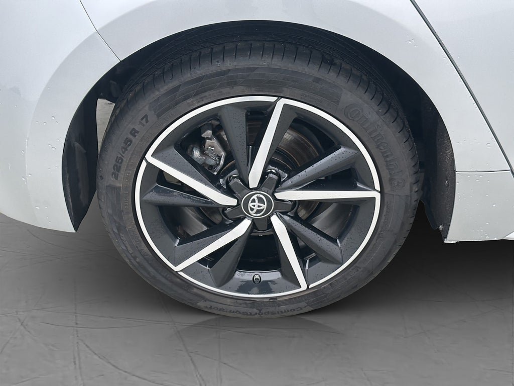 Vehicle Image 25