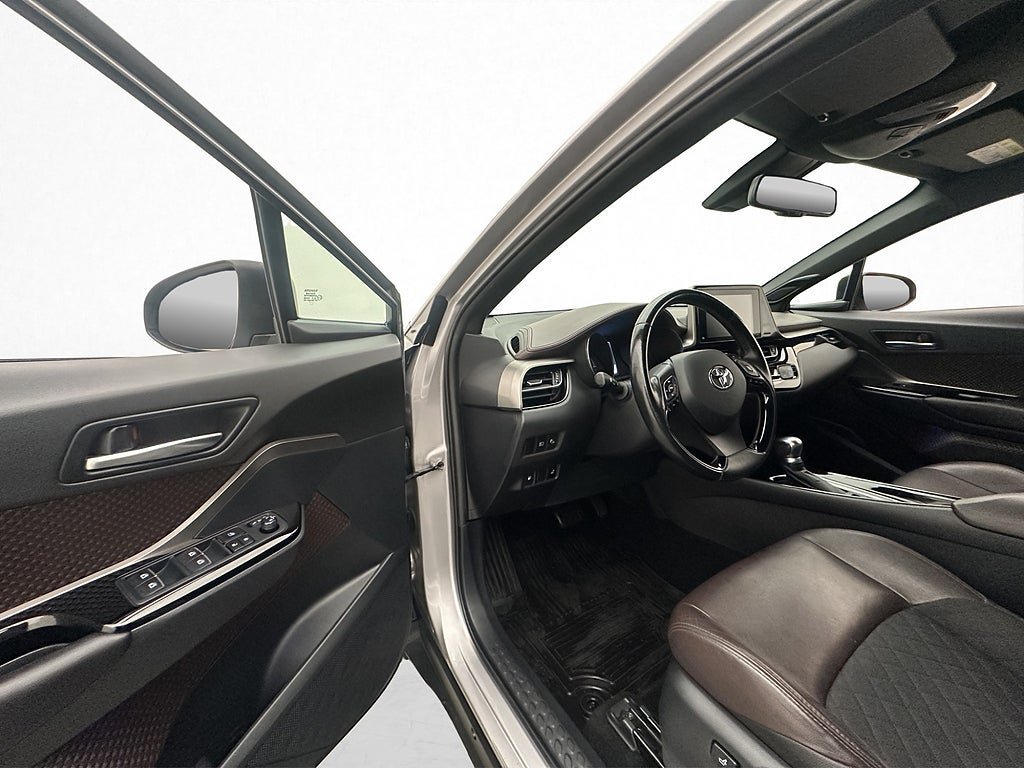 Vehicle Image 11
