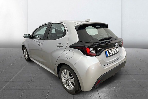 Vehicle Image 6