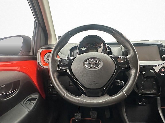 Vehicle Image 11