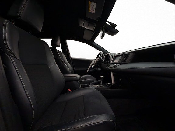 Vehicle Image 24