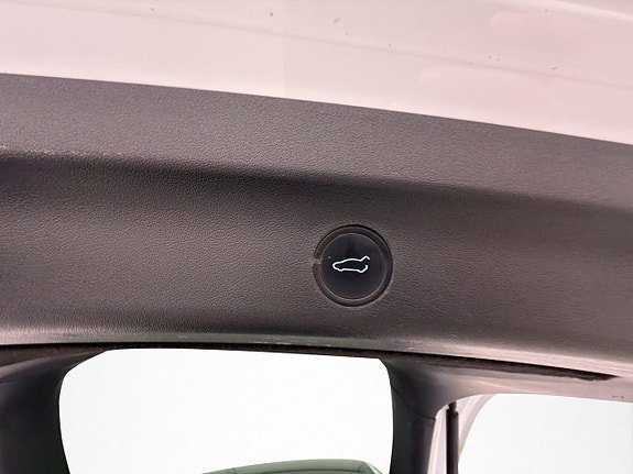 Vehicle Image 28