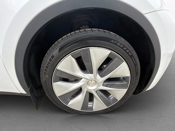 Vehicle Image 32