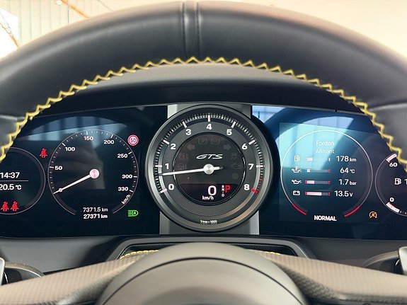 Vehicle Image 25