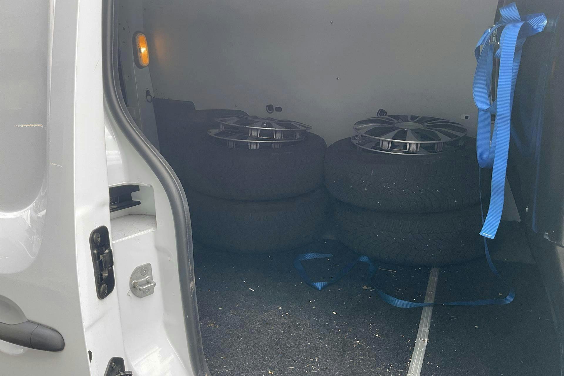 Vehicle Image 8