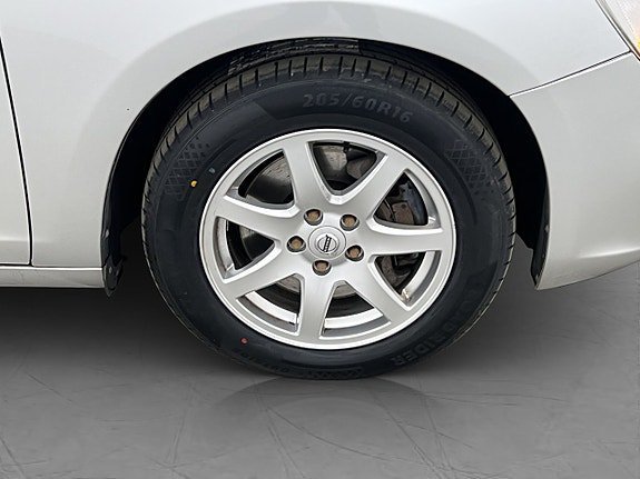 Vehicle Image 24